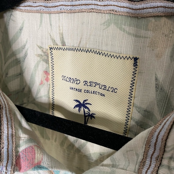 Men’s Island Republic Vintage Floral Button Down - Picture 3 of 4